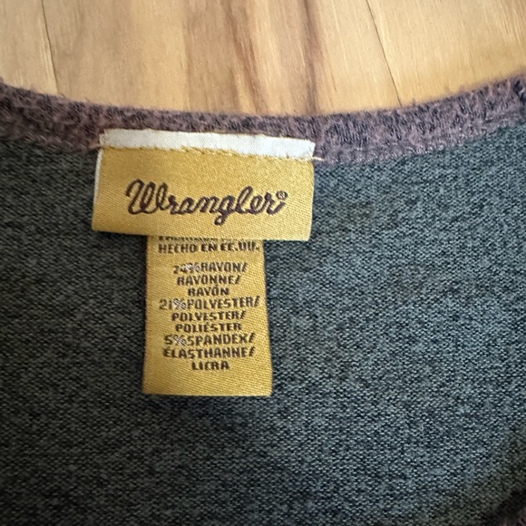 Women’s Wrangler Saguaro Sequin cactus pullover w/raglan sleeves. Mix colors. - Picture 3 of 8